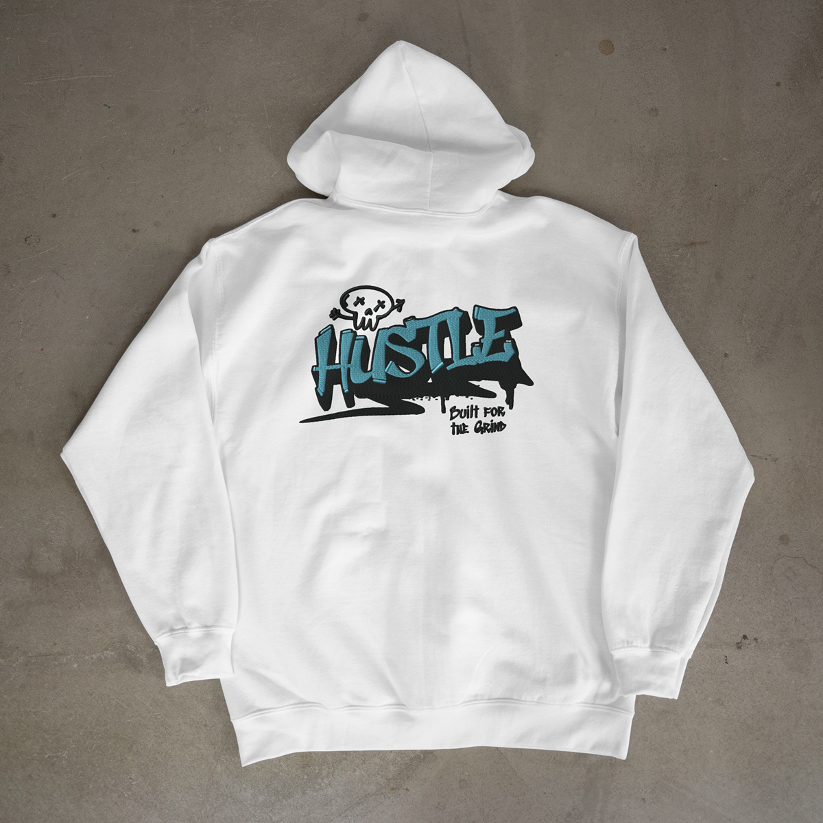 HUSTLE Built for the Grind – Skull Stick Hoodie Weiß
