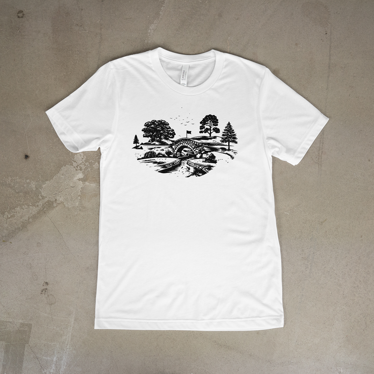 Golf Bridge Landscape – Black Ink DTF T-Shirt Weiß